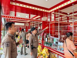 สถานีตำรวจภูธรเชียงคาน ดำเนินการออกตรวจระบบรักษาความปลอดภัยของธนาคาร และร้านทอง ในเขตพื้นที่ อำเภอเชียงคาน